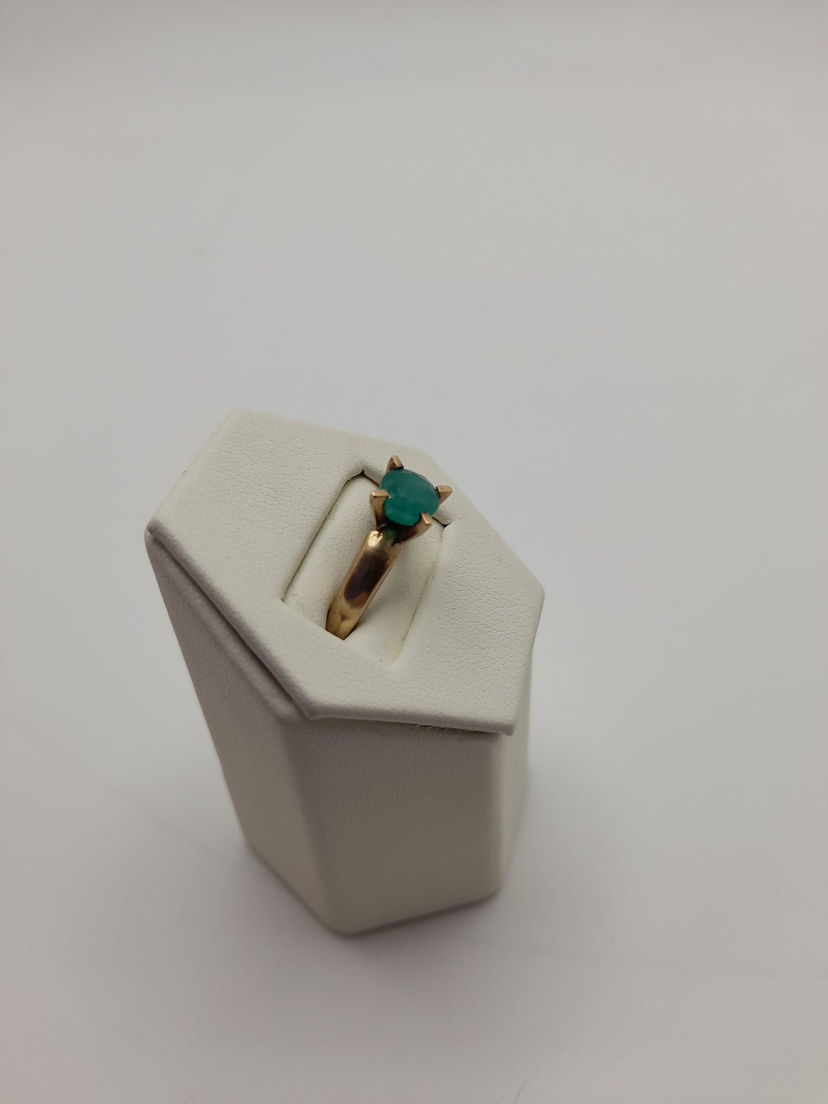9ct,3.3g,Size N,Green Gem Ring