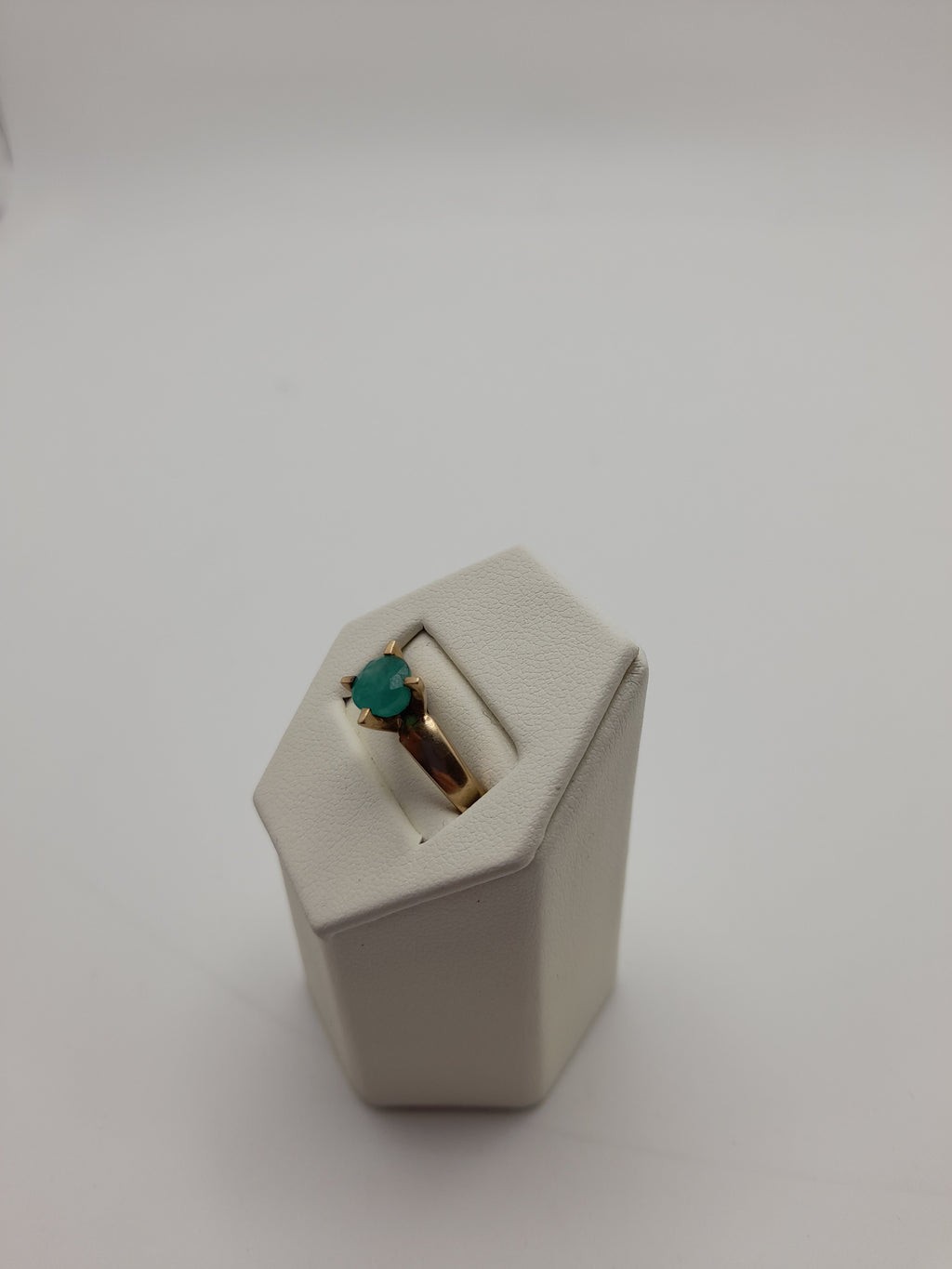 9ct,3.3g,Size N,Green Gem Ring