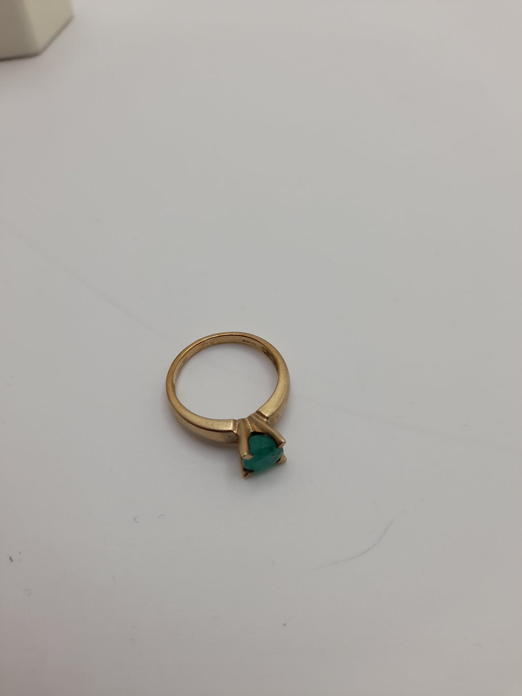 9ct,3.3g,Size N,Green Gem Ring