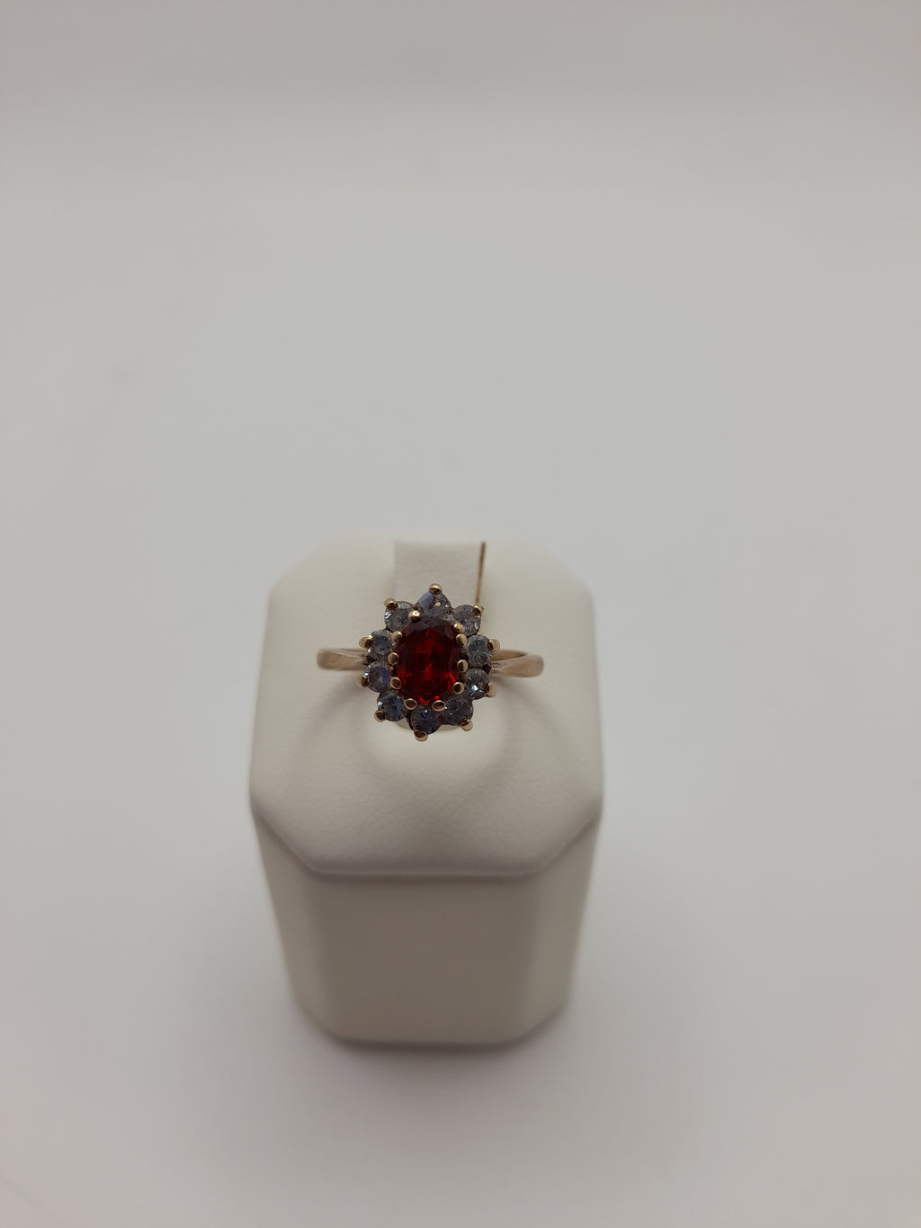 9ct,3.8g,Size O, Red Stone Cluster Gold Ring