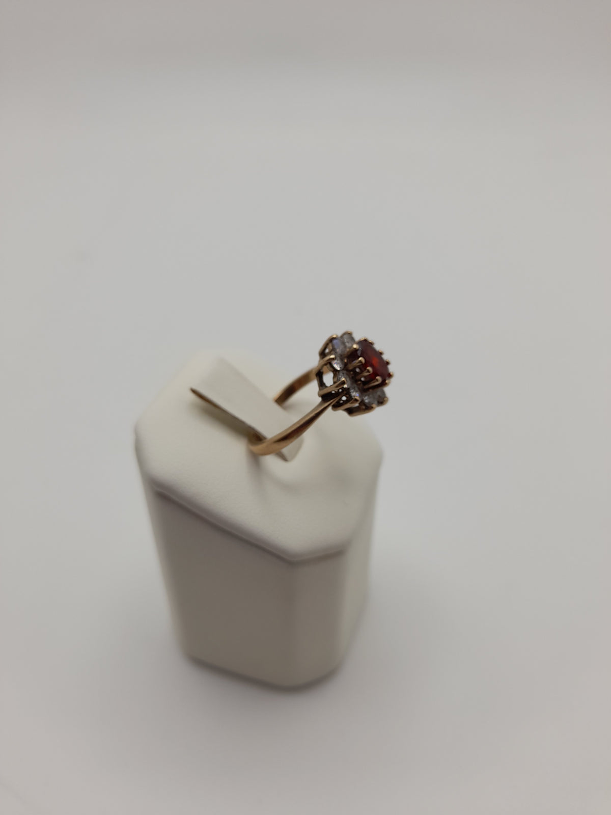 9ct,3.8g,Size O, Red Stone Cluster Gold Ring