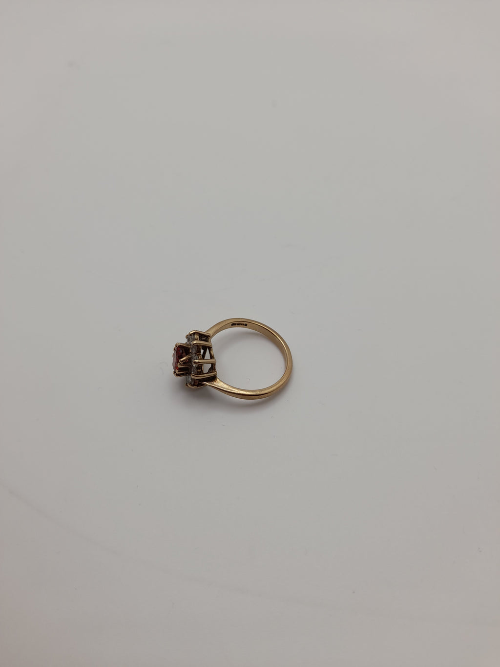9ct,3.8g,Size O, Red Stone Cluster Gold Ring