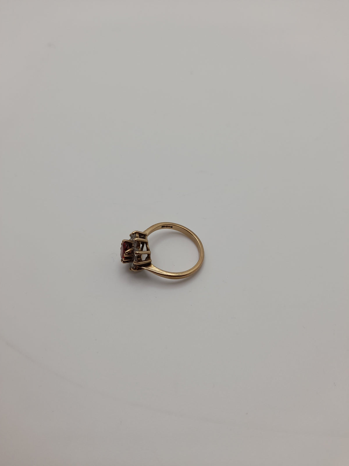 9ct,3.8g,Size O, Red Stone Cluster Gold Ring