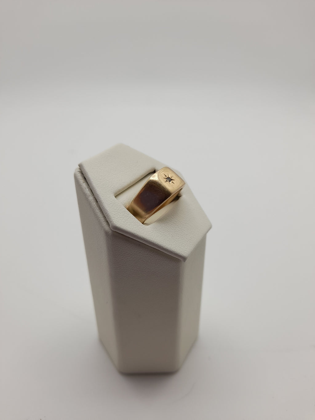 9ct,8.7g,Size Q, Single Stone Signet Ring