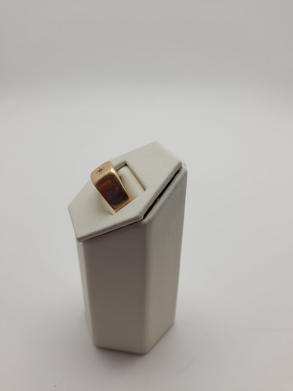9ct,8.7g,Size Q, Single Stone Signet Ring