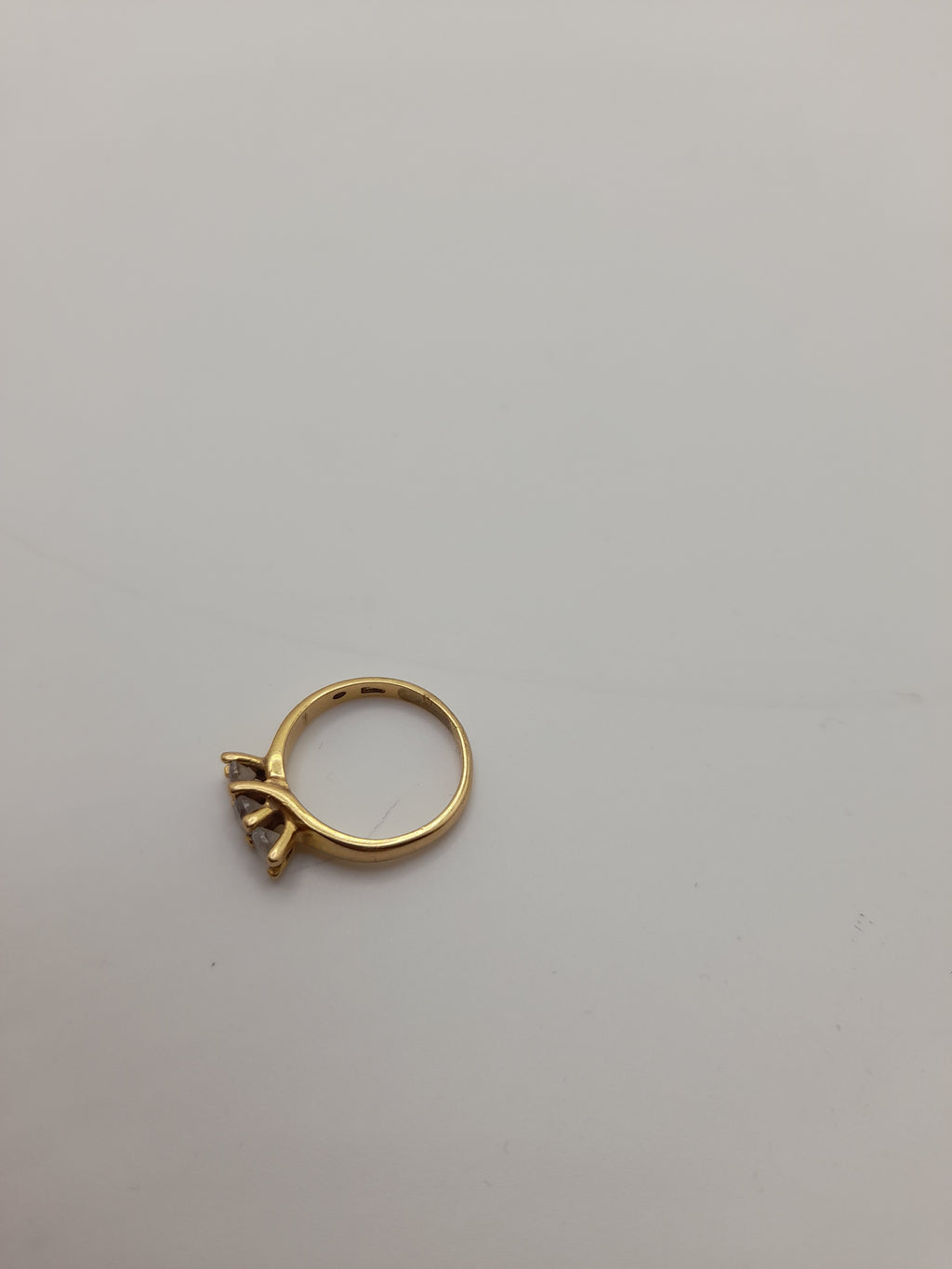 18ct,3.6g,Size L 1/2,3 Stone Gold Ring