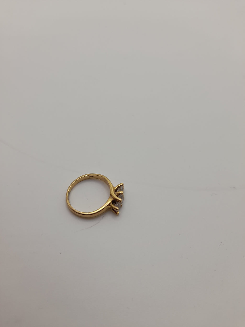 18ct,3.6g,Size L 1/2,3 Stone Gold Ring