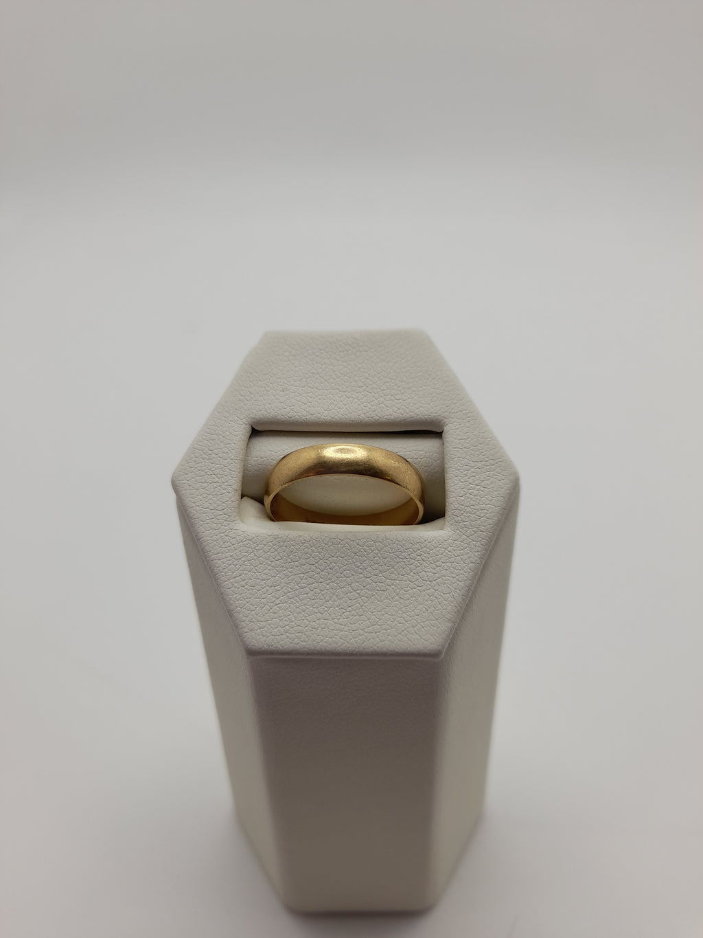 18ct,3.8g,Size N,Wedding Band