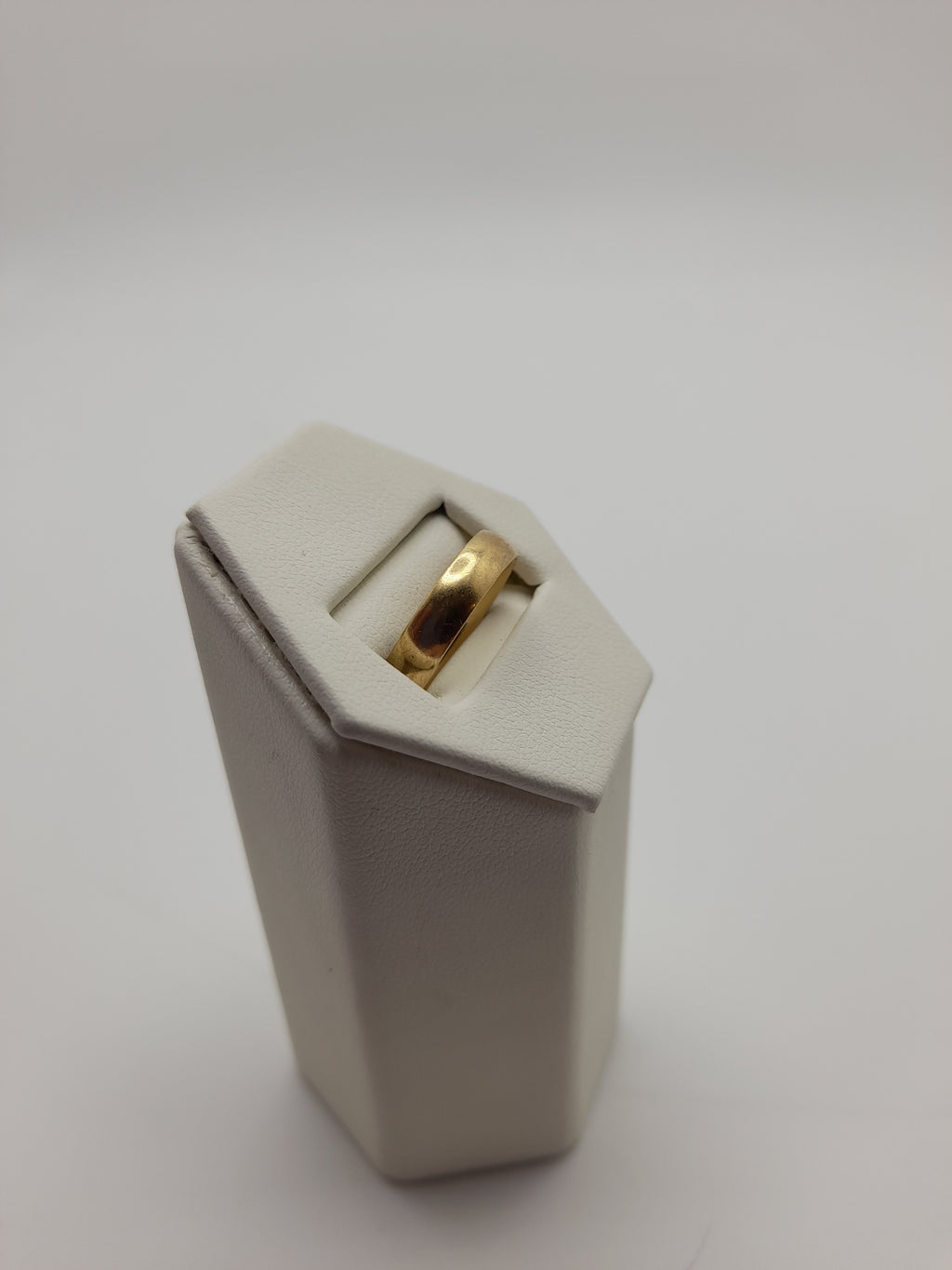 18ct,3.8g,Size N,Wedding Band