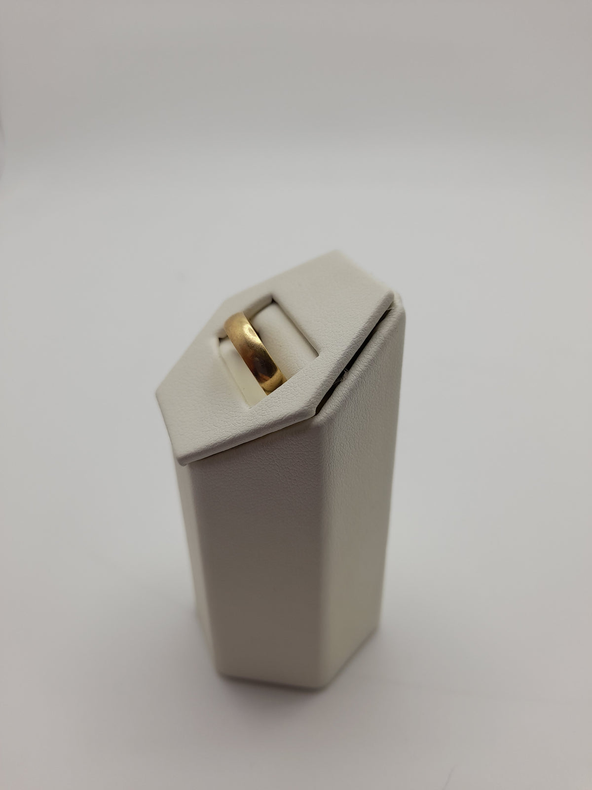 18ct,3.8g,Size N,Wedding Band