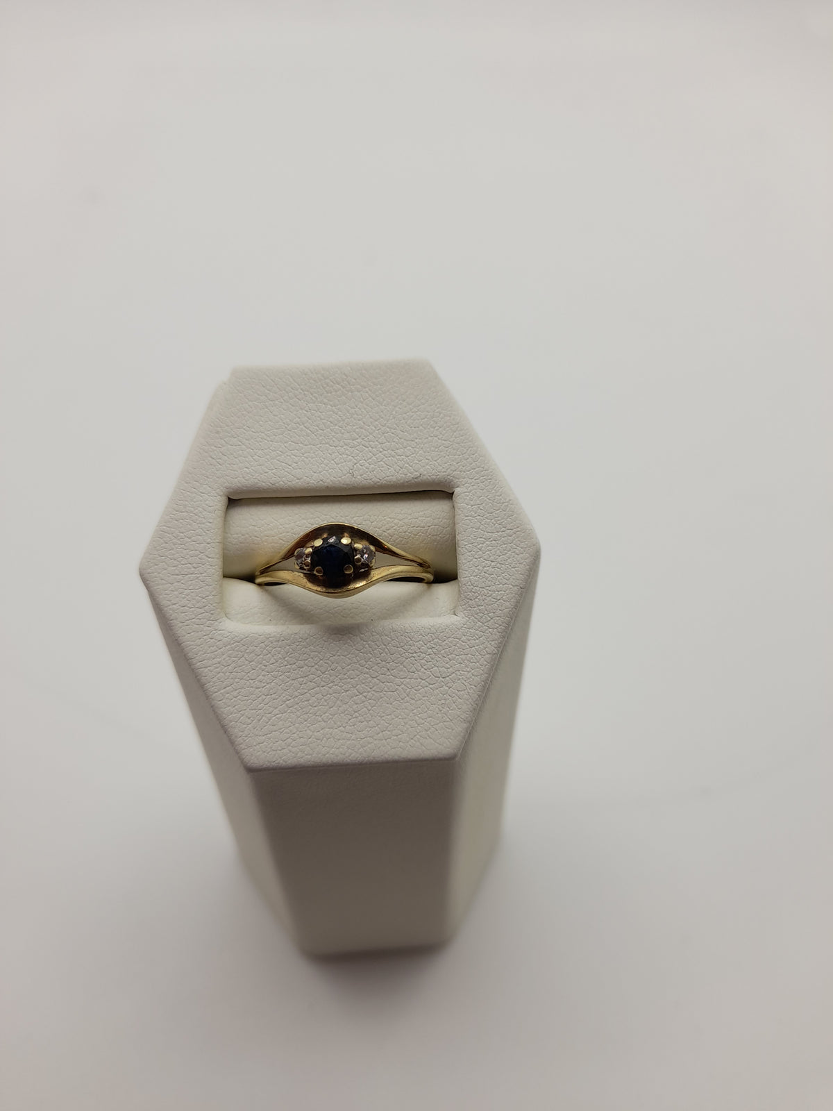 14ct, 2.3g,Size M, Blue Stone Gold Ring