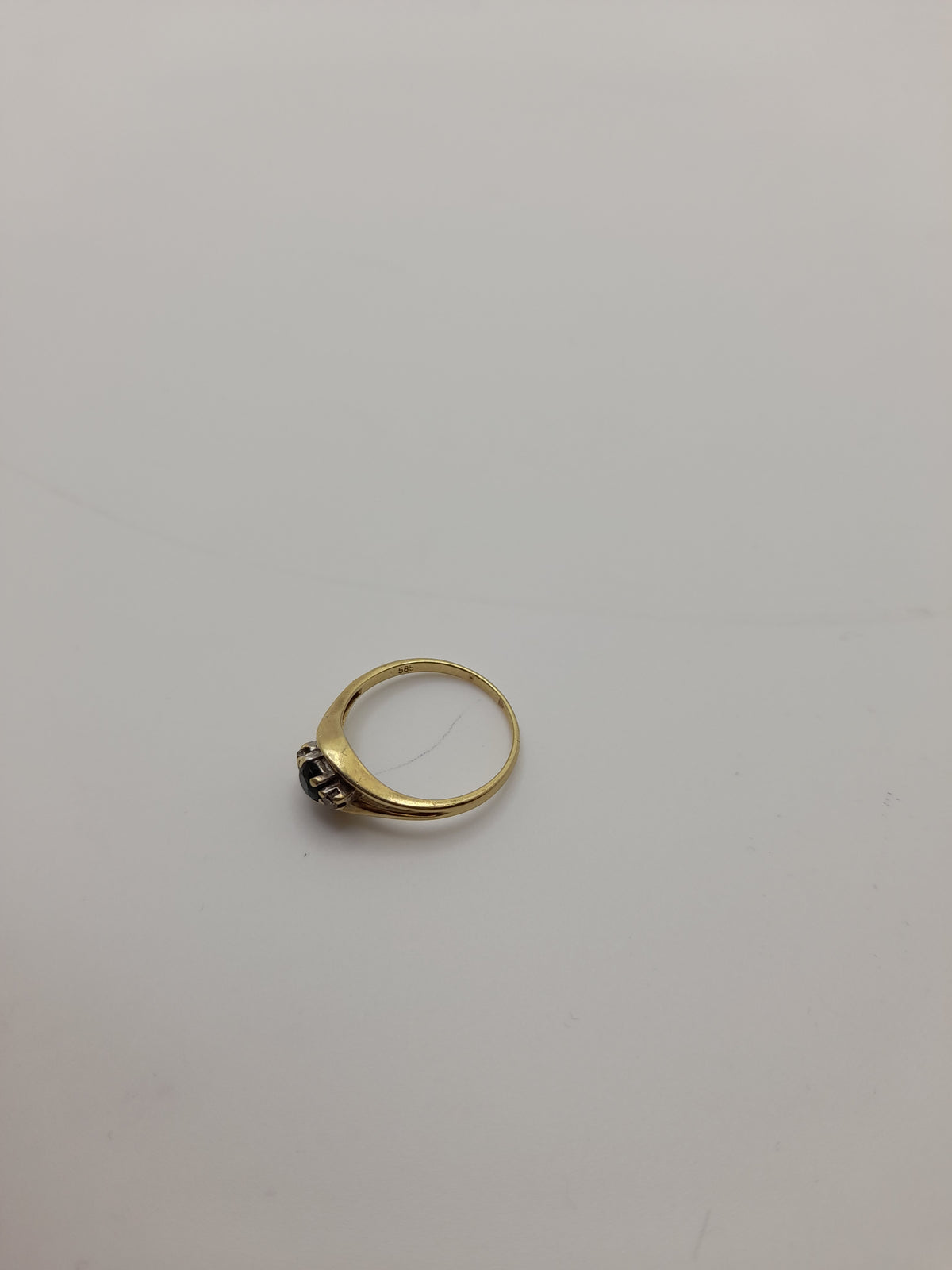 14ct, 2.3g,Size M, Blue Stone Gold Ring