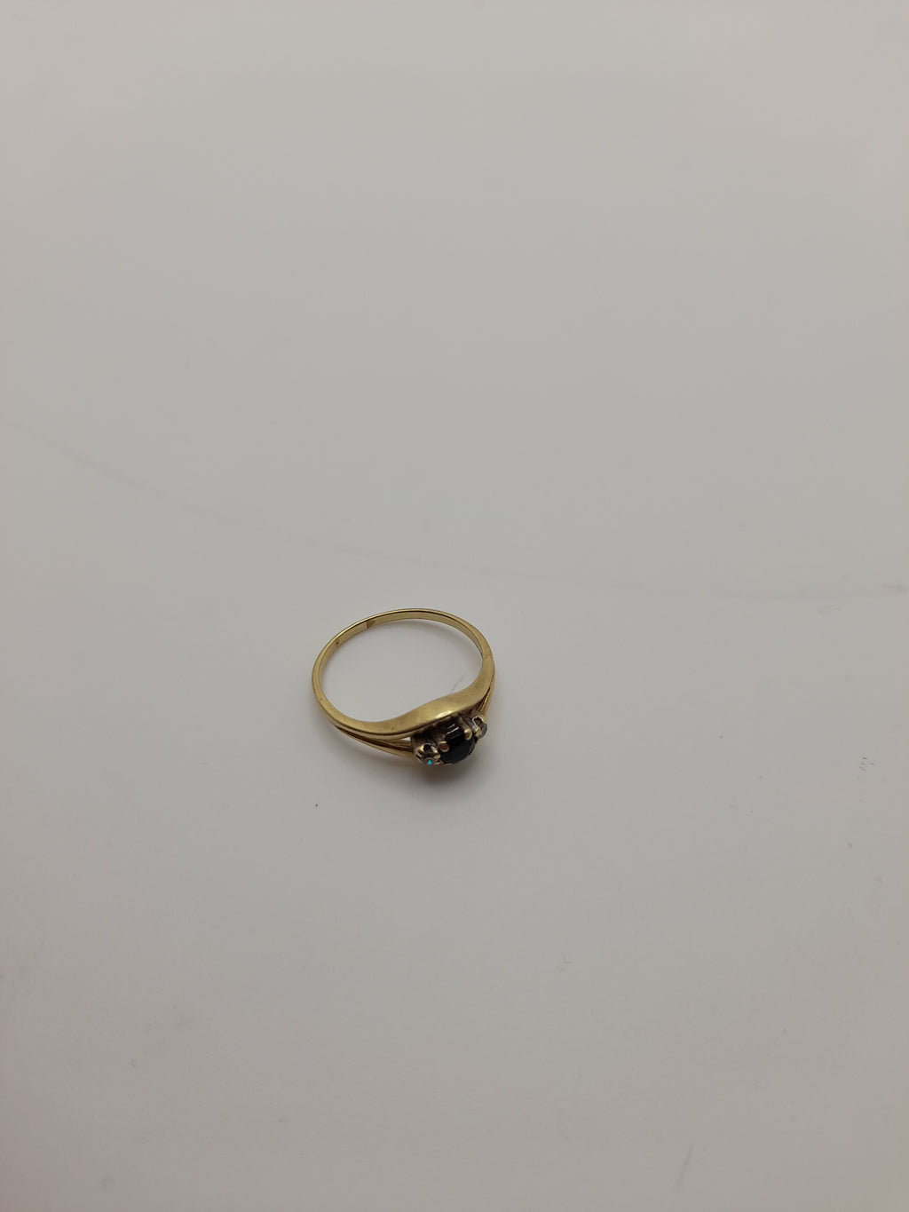 14ct, 2.3g,Size M, Blue Stone Gold Ring