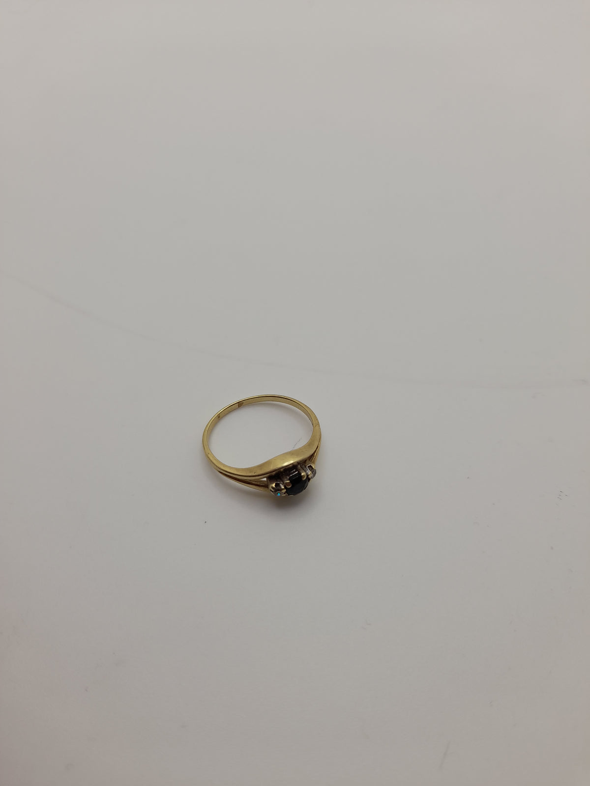 14ct, 2.3g,Size M, Blue Stone Gold Ring