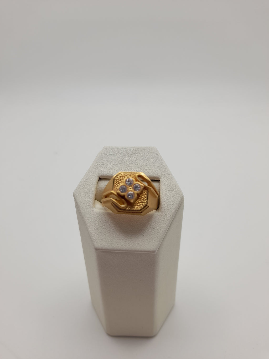 21ct,10g,Size T,4 Stones Gold Signet Ring
