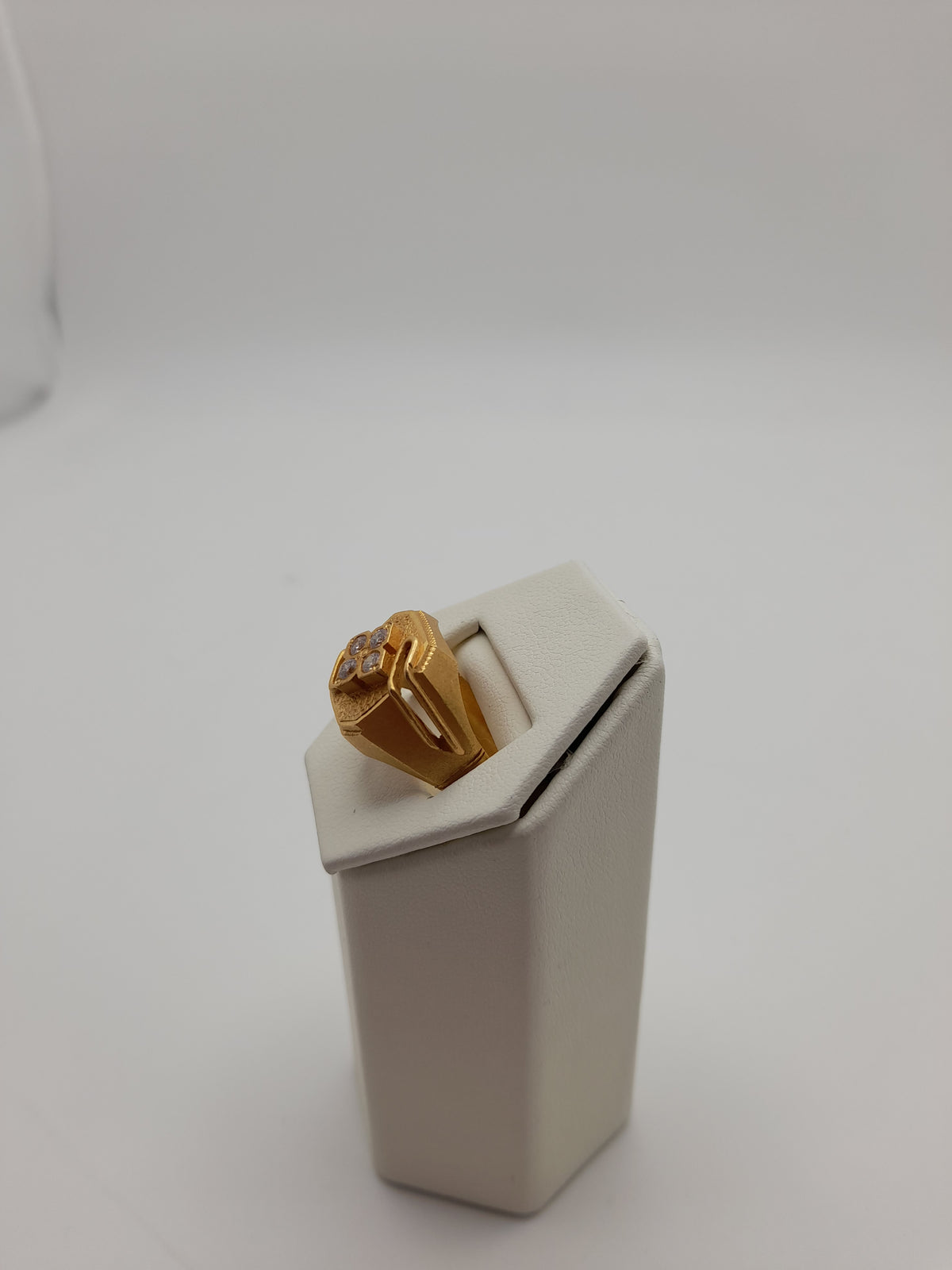 21ct,10g,Size T,4 Stones Gold Signet Ring