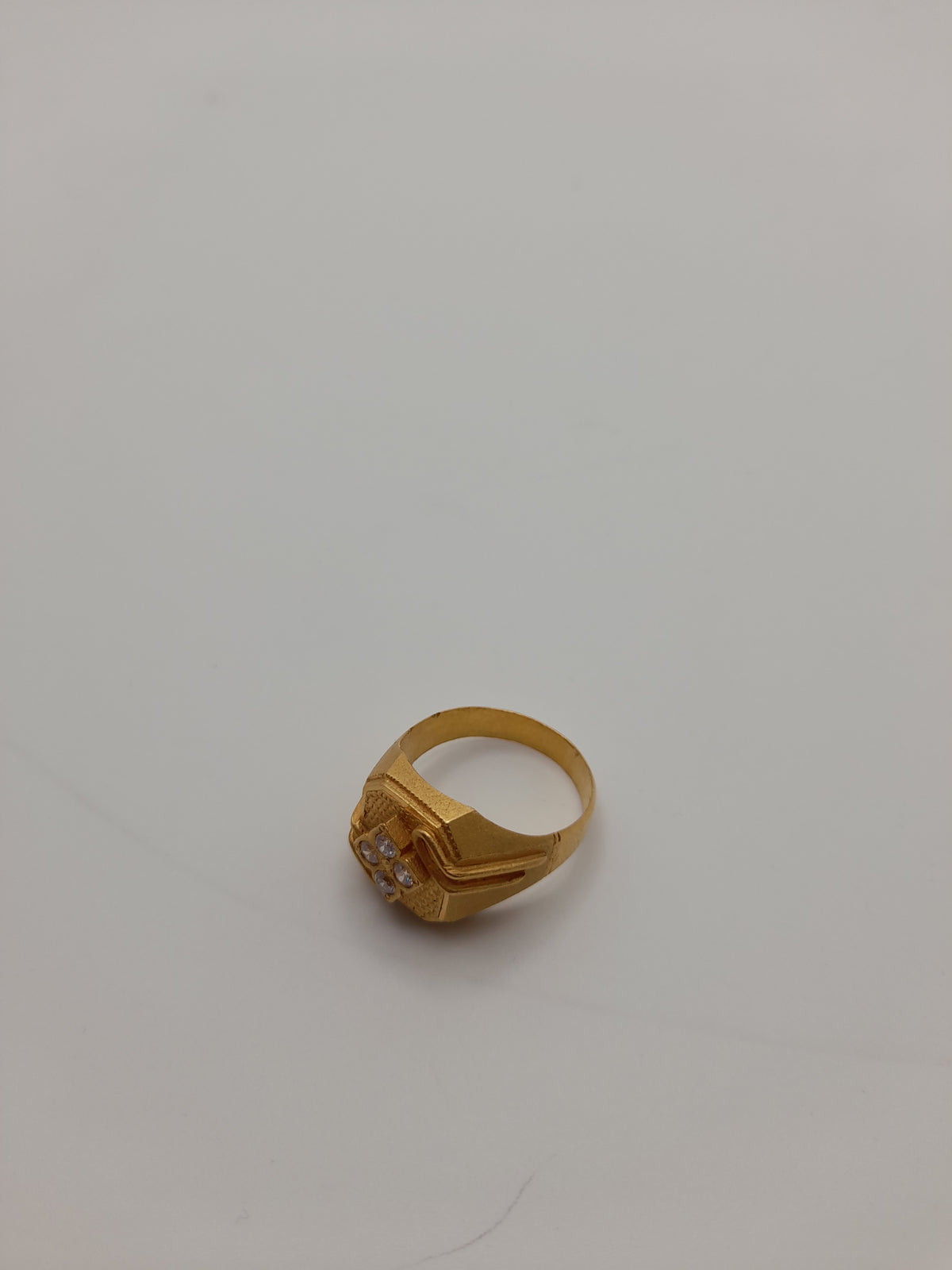 21ct,10g,Size T,4 Stones Gold Signet Ring