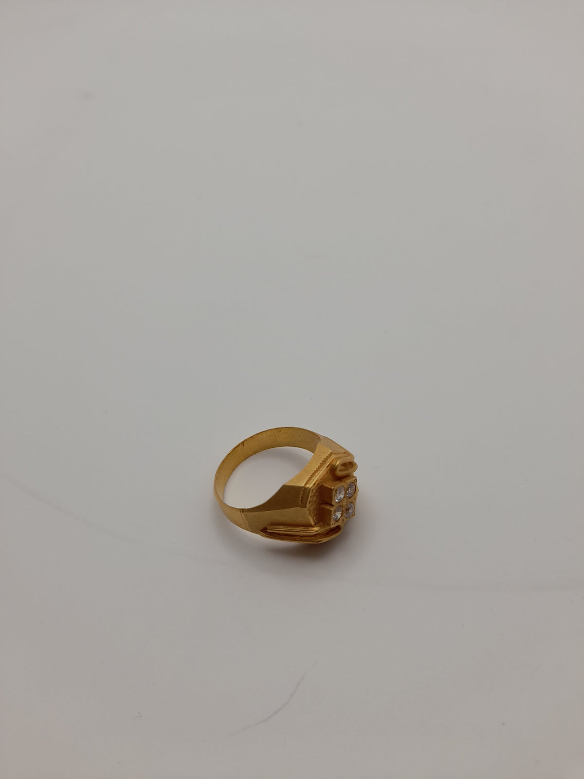 21ct,10g,Size T,4 Stones Gold Signet Ring