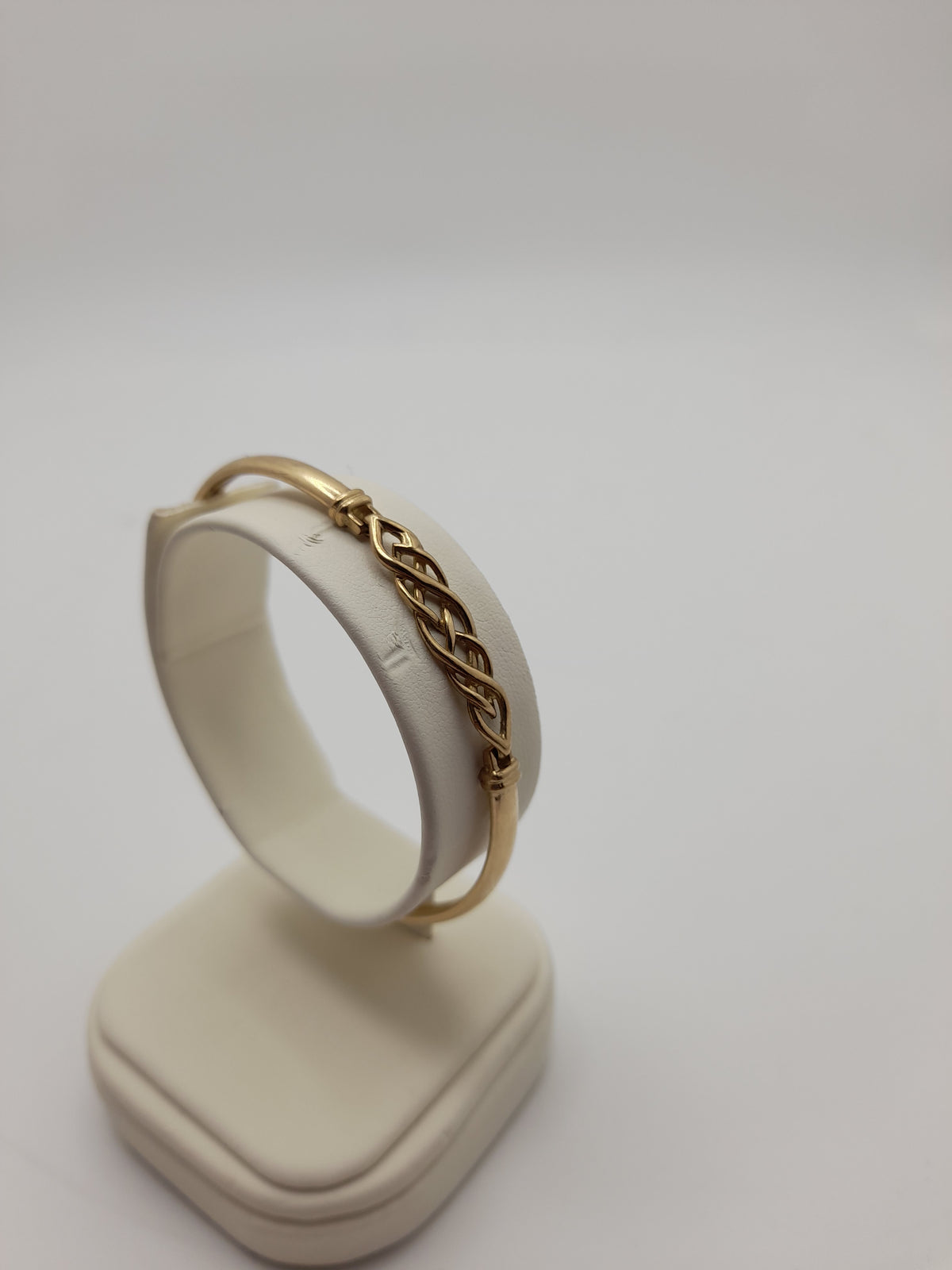 9ct,4.4g, 'Knot' Gold Bangle
