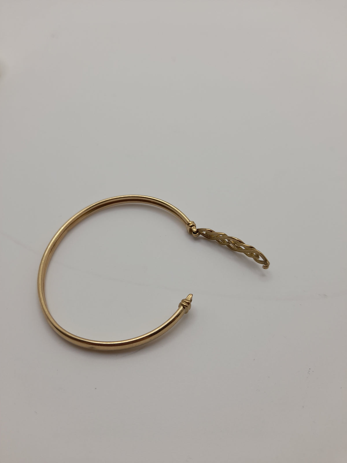 9ct,4.4g, 'Knot' Gold Bangle