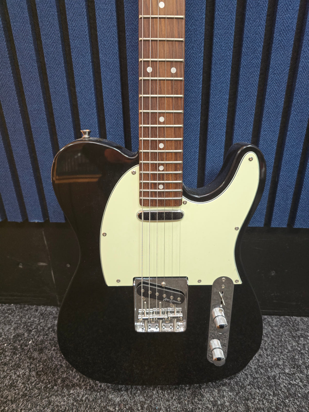 Vintage V20 coaster Guitar, Grade C