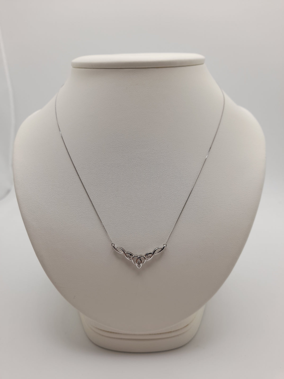 9ct,1.5g,White Gold Necklace