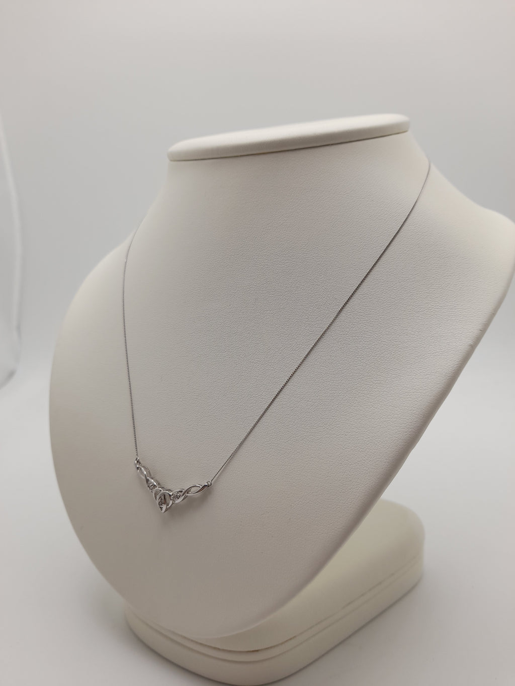 9ct,1.5g,White Gold Necklace