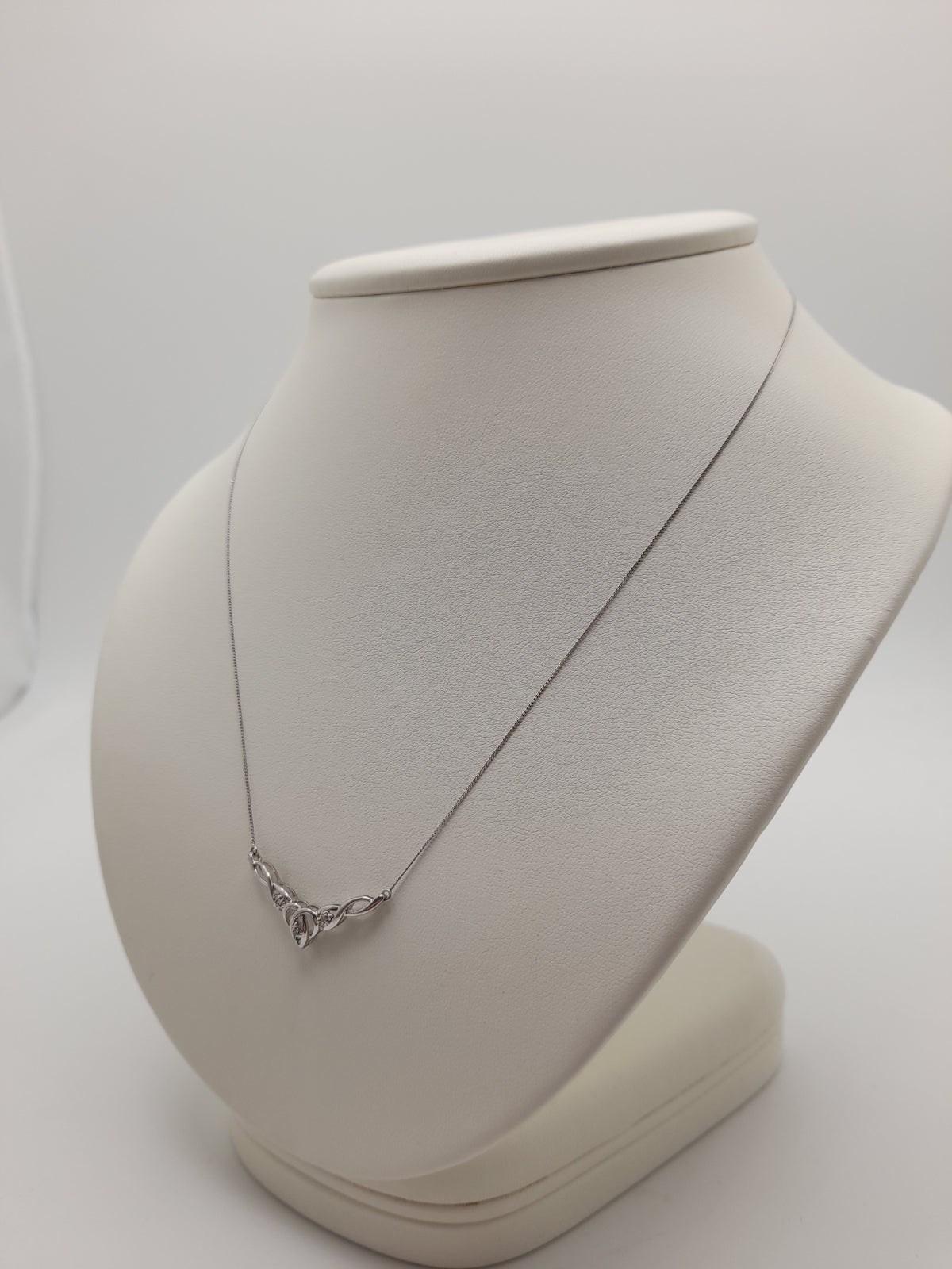 9ct,1.5g,White Gold Necklace