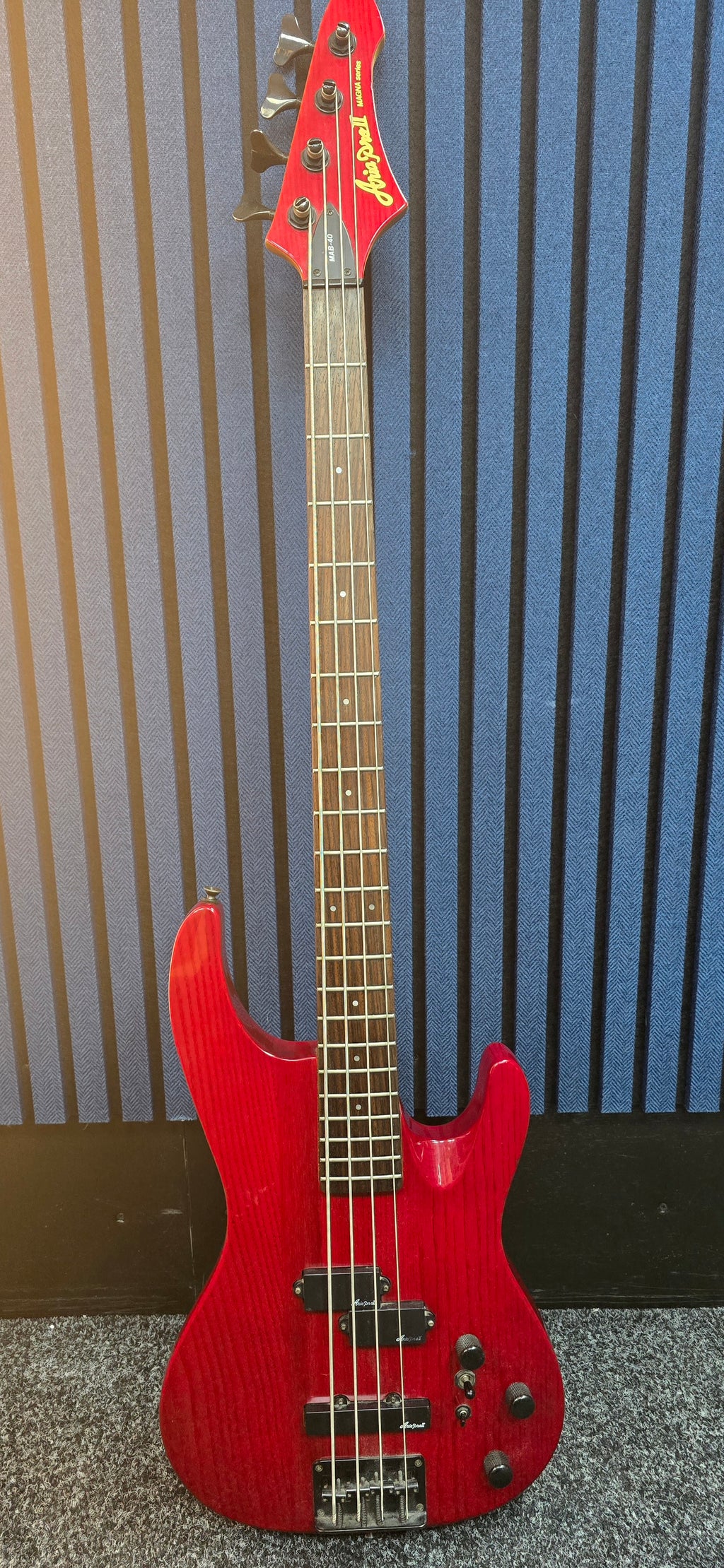 Aria pro II Mab-40 magna series Bass Guitar Red, Grade Good