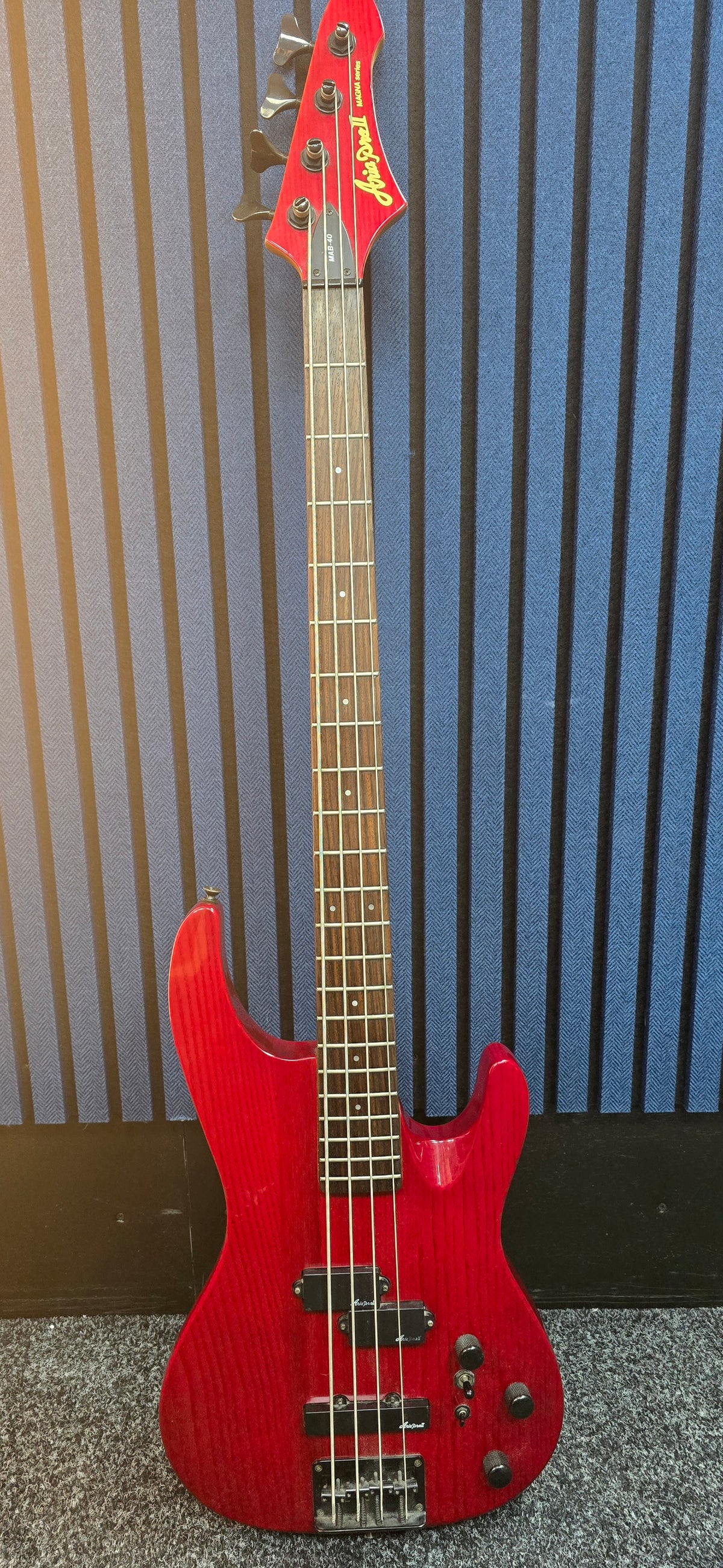 Aria pro II Mab-40 magna series Bass Guitar Red, Grade Good