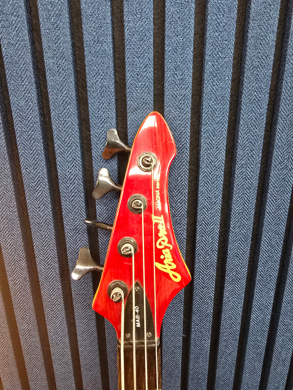 Aria pro II Mab-40 magna series Bass Guitar Red, Grade Good