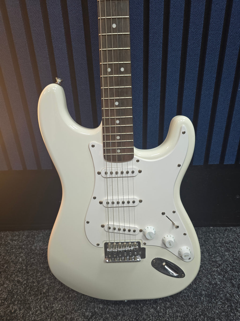 Squier stratocaster Artic White Guitar, Grade B