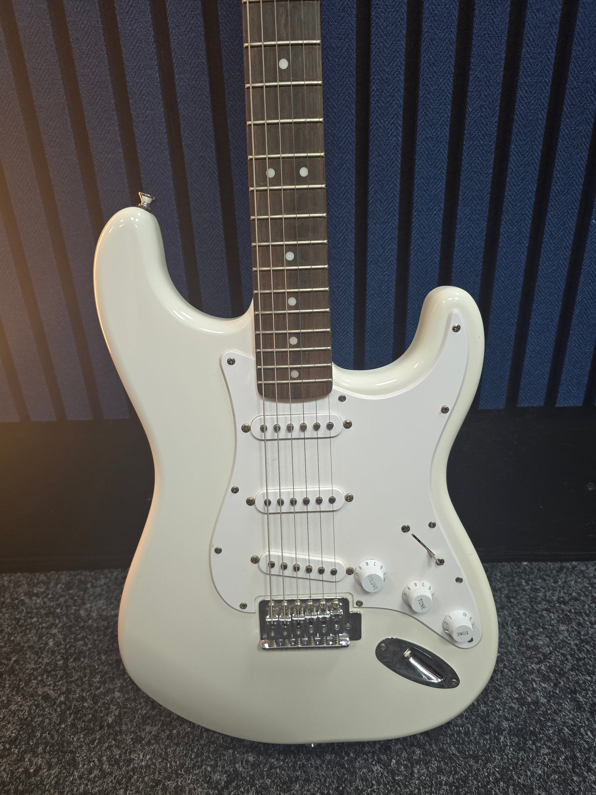 Squier stratocaster Artic White Guitar, Grade B