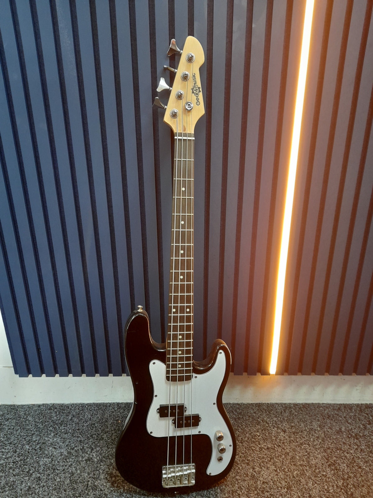 Gears 4 Music Electric Bass Guitar, Grade B