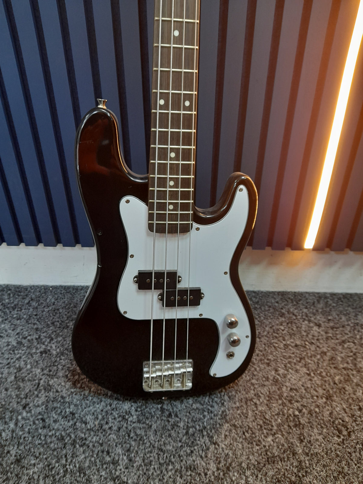 Gears 4 Music Electric Bass Guitar, Grade B