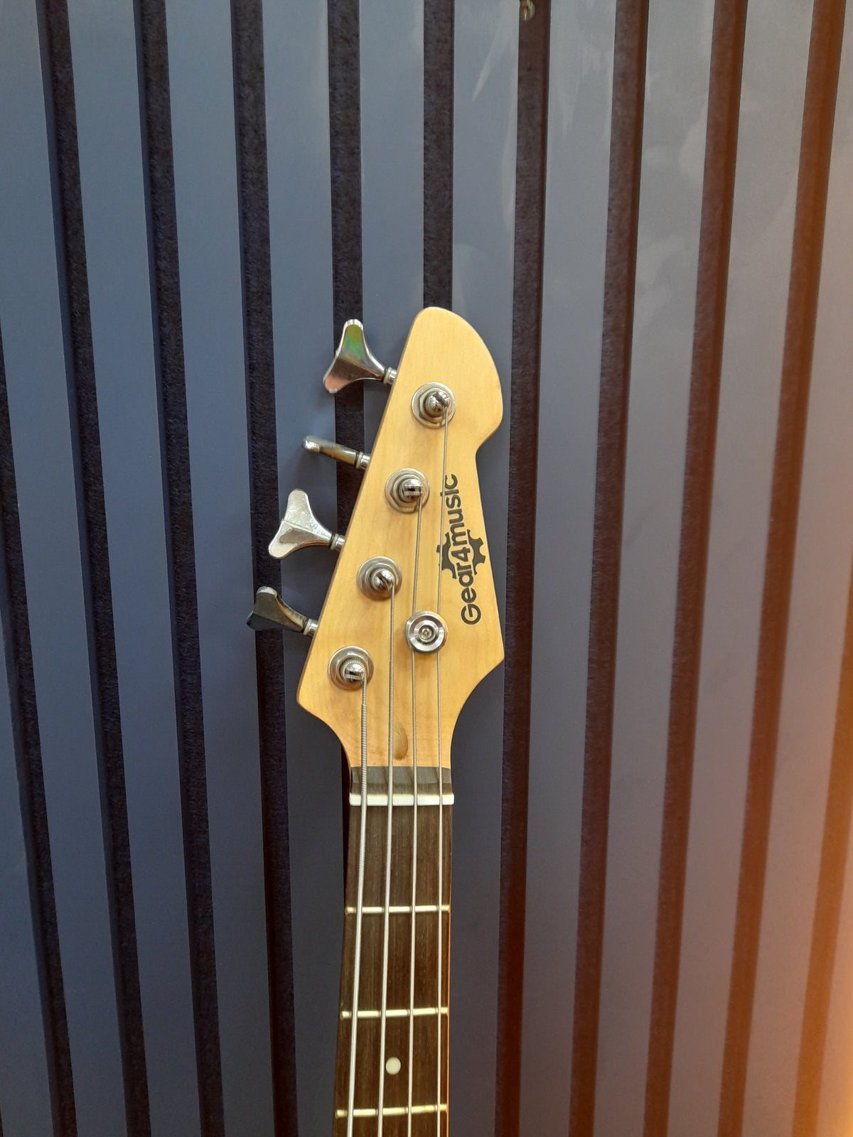 Gears 4 Music Electric Bass Guitar, Grade B