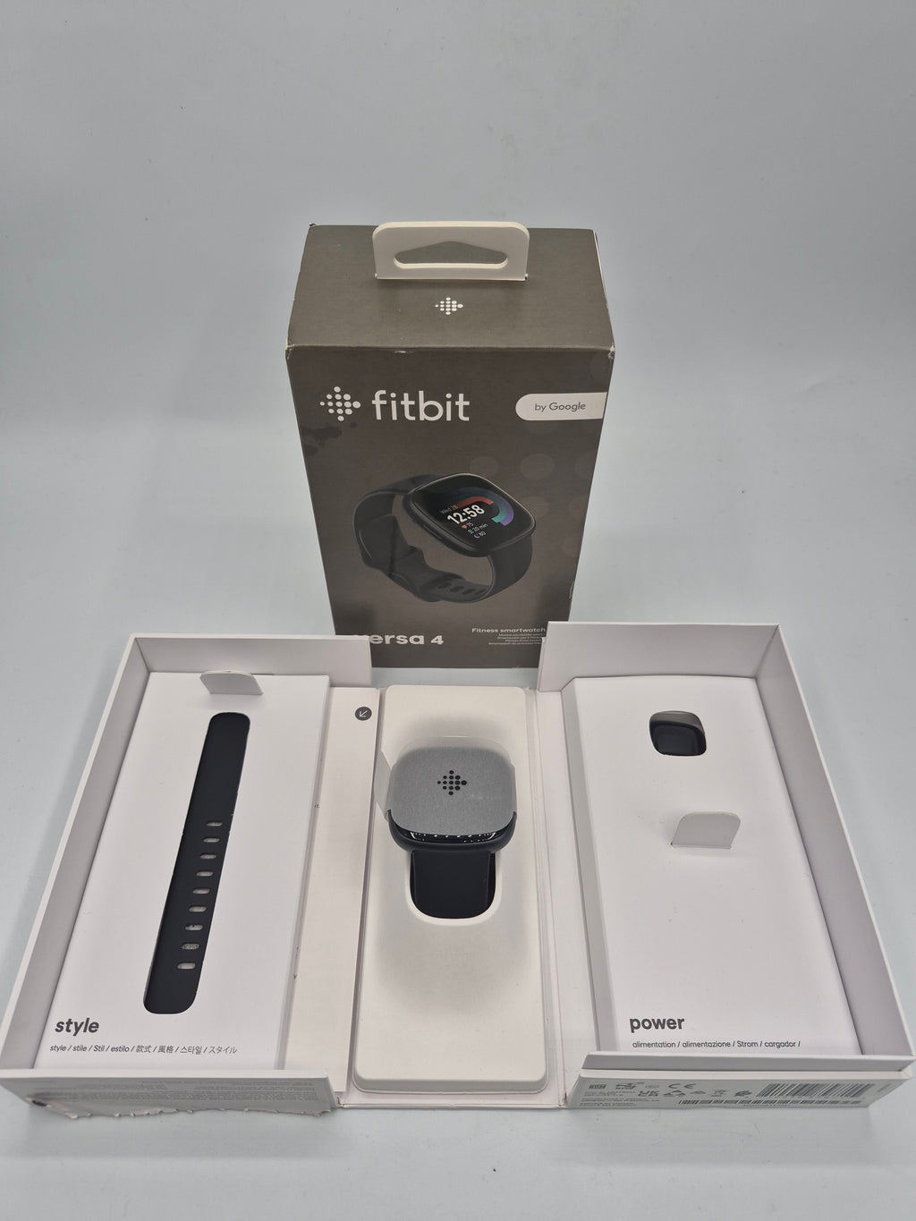 Fitbit Versa 4 boxed Black, Grade - B