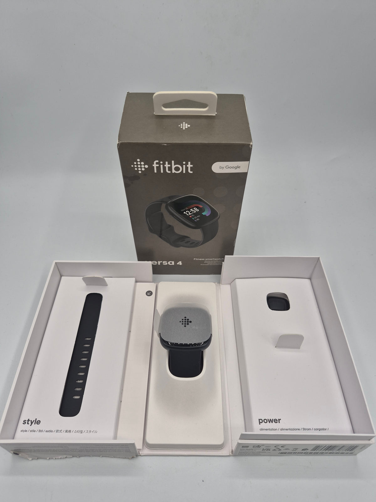Fitbit Versa 4 boxed Black, Grade - B