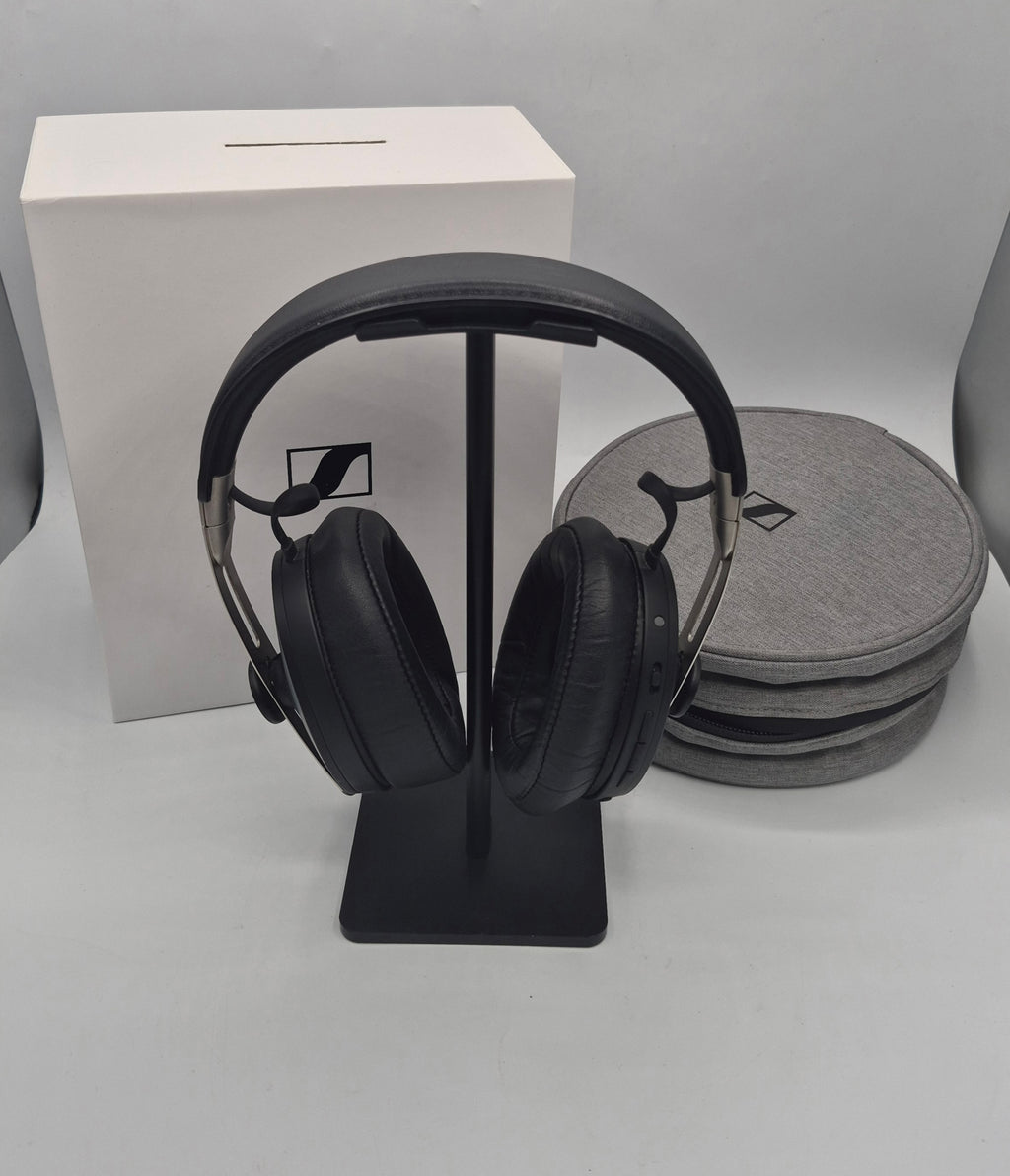 Sennheiser momentum 3 wireless headphones Black, Grade B
