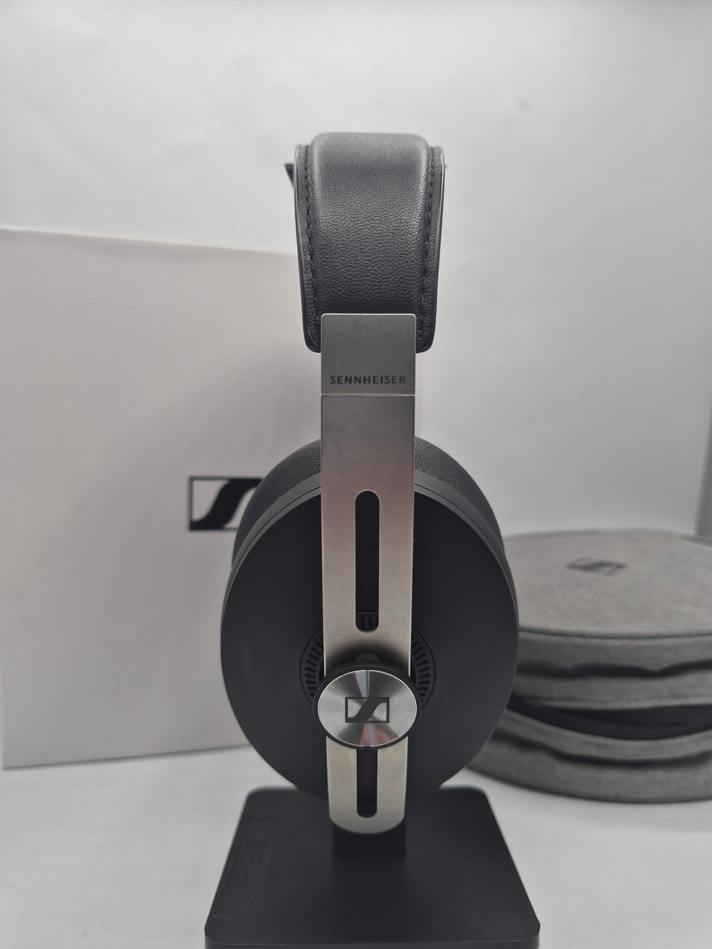 Sennheiser momentum 3 wireless headphones Black, Grade B