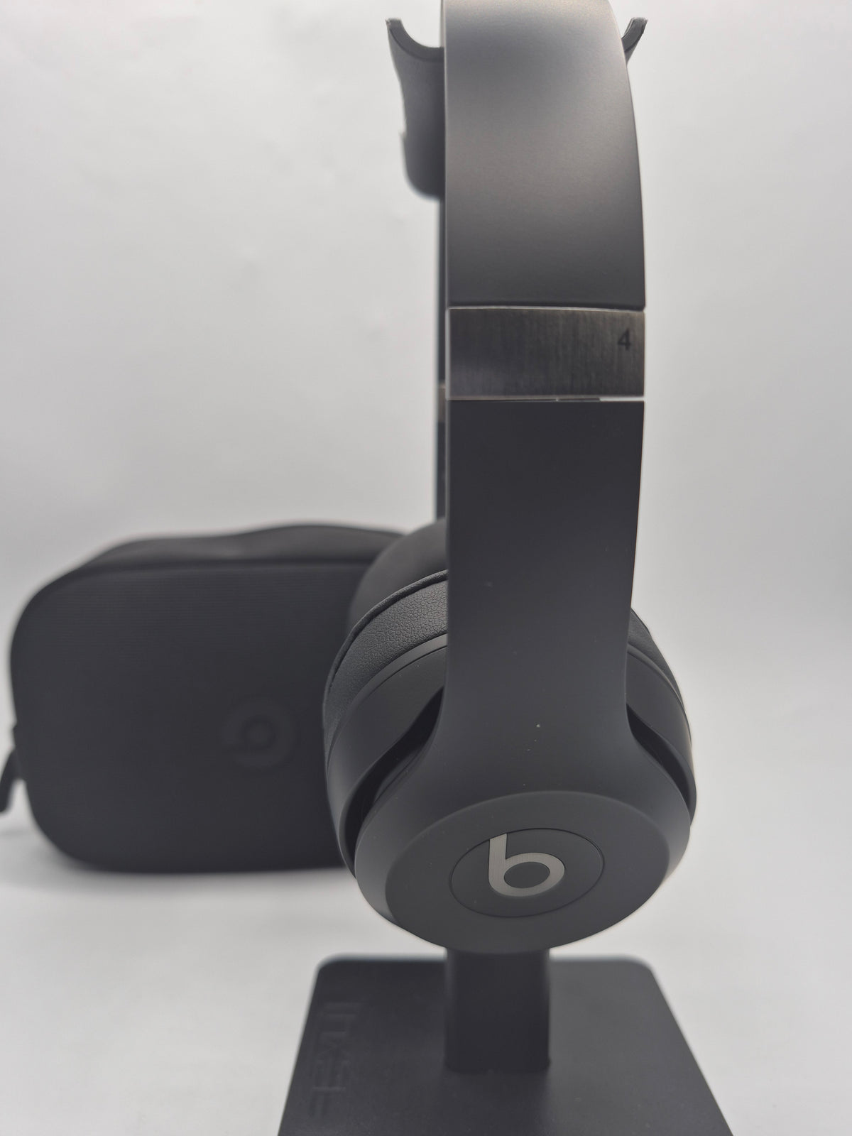 Beats solo 4 Black, Grade B