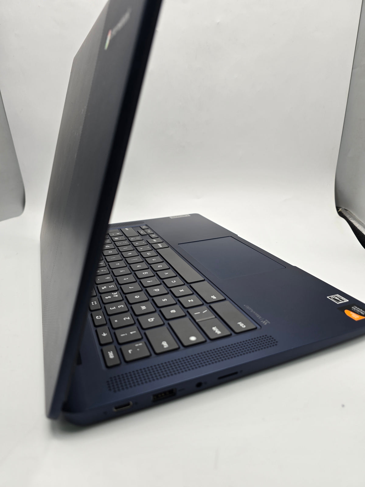 Lenovo ip Slim 3 Chromebook 4GB RAM 64GB SSD Blue, Grade B