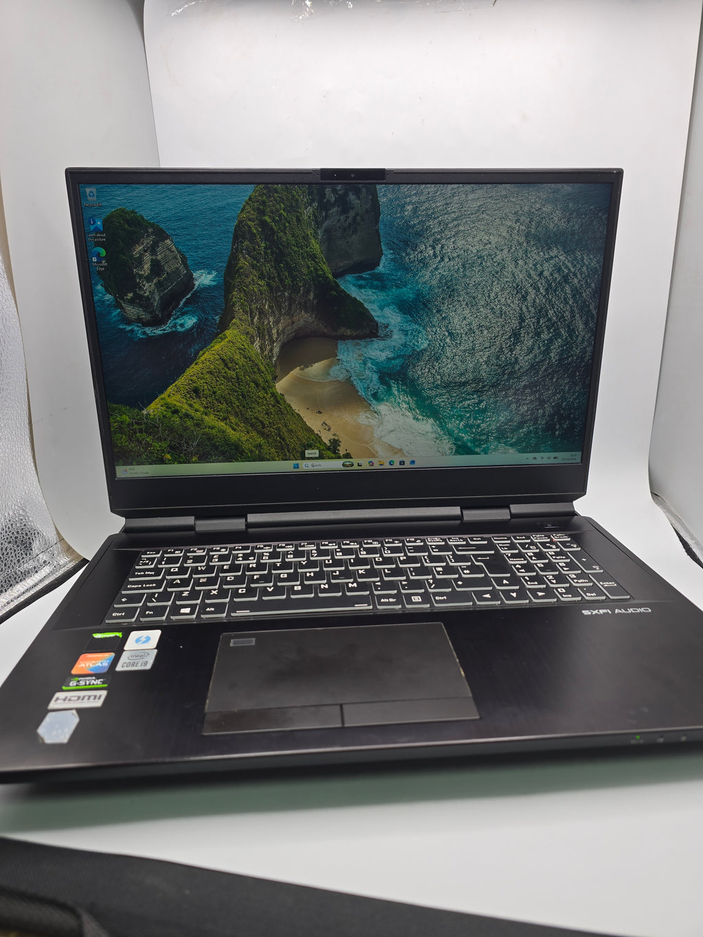SXFI x17osm Gaming Laptop 128GB RAM 2TB SSD Windows 11 Black, Grade B