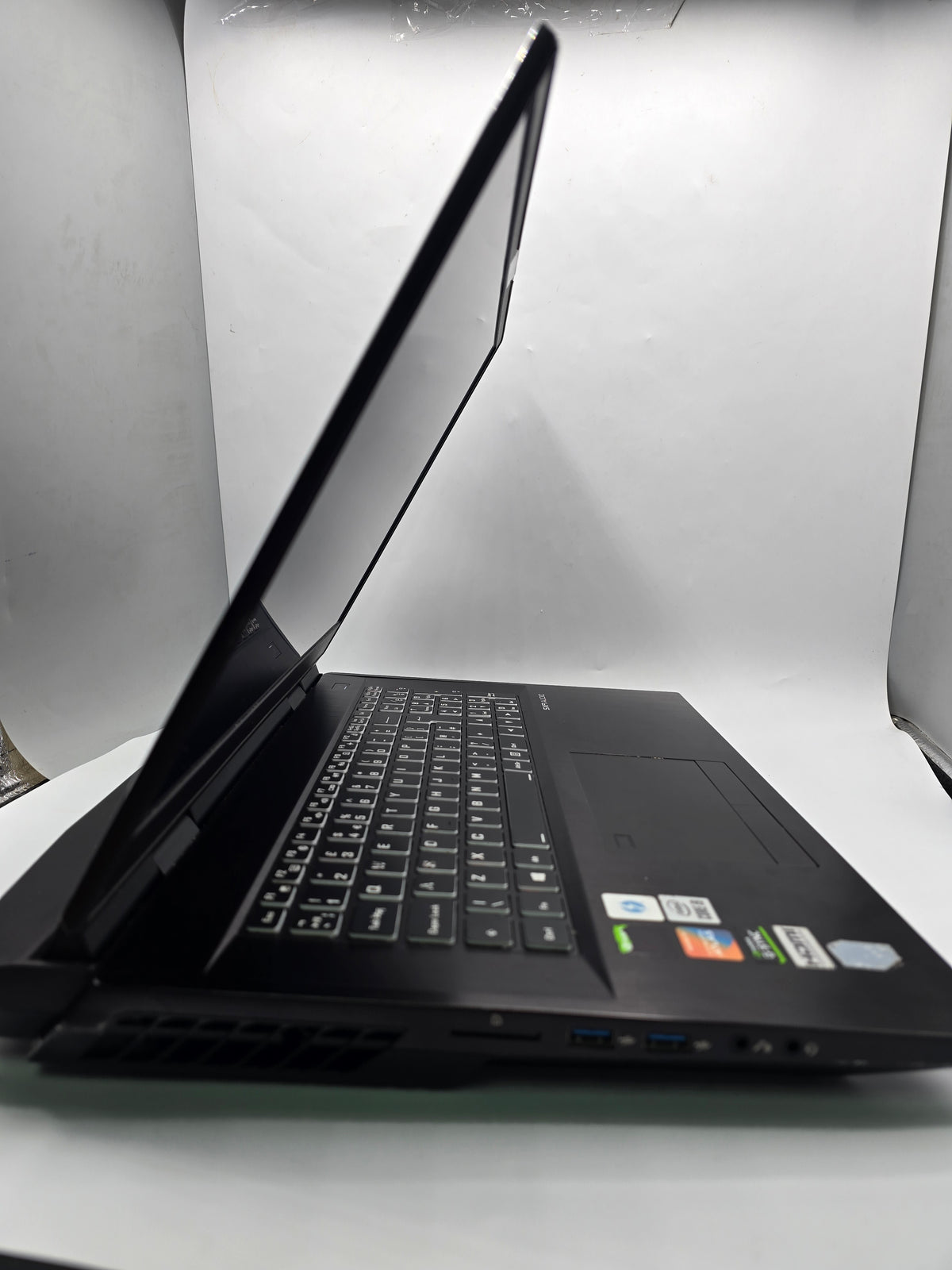 SXFI x17osm Gaming Laptop 128GB RAM 2TB SSD Windows 11 Black, Grade B
