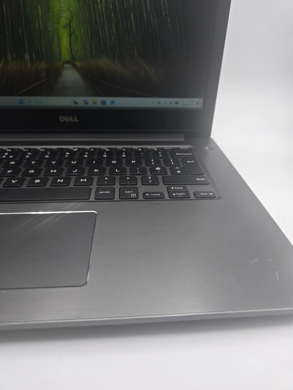 Dell Vostro 5468 4GB ram 128 ssd intel  i3 black, Grade B