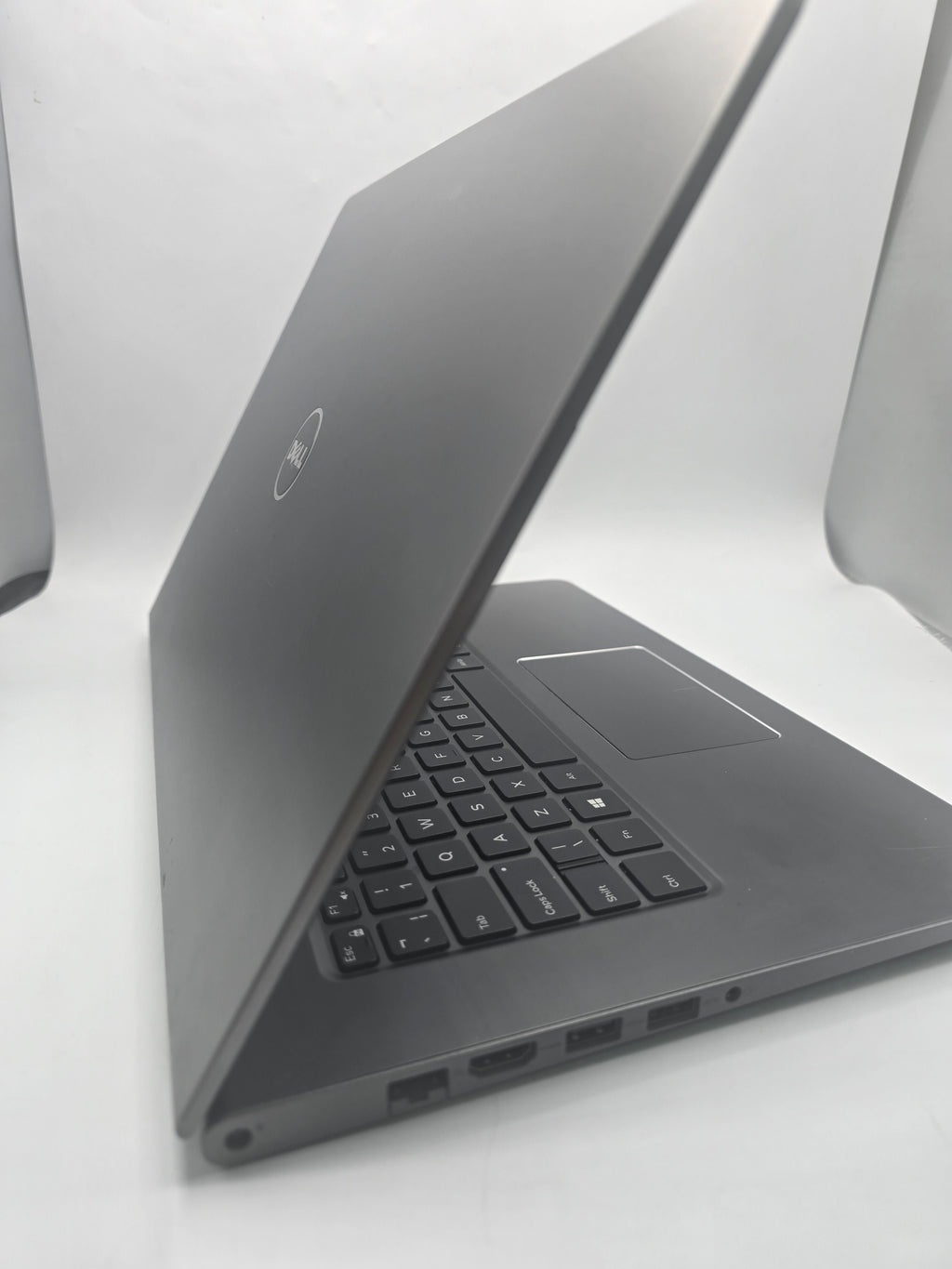 Dell Vostro 5468 4GB ram 128 ssd intel  i3 black, Grade B