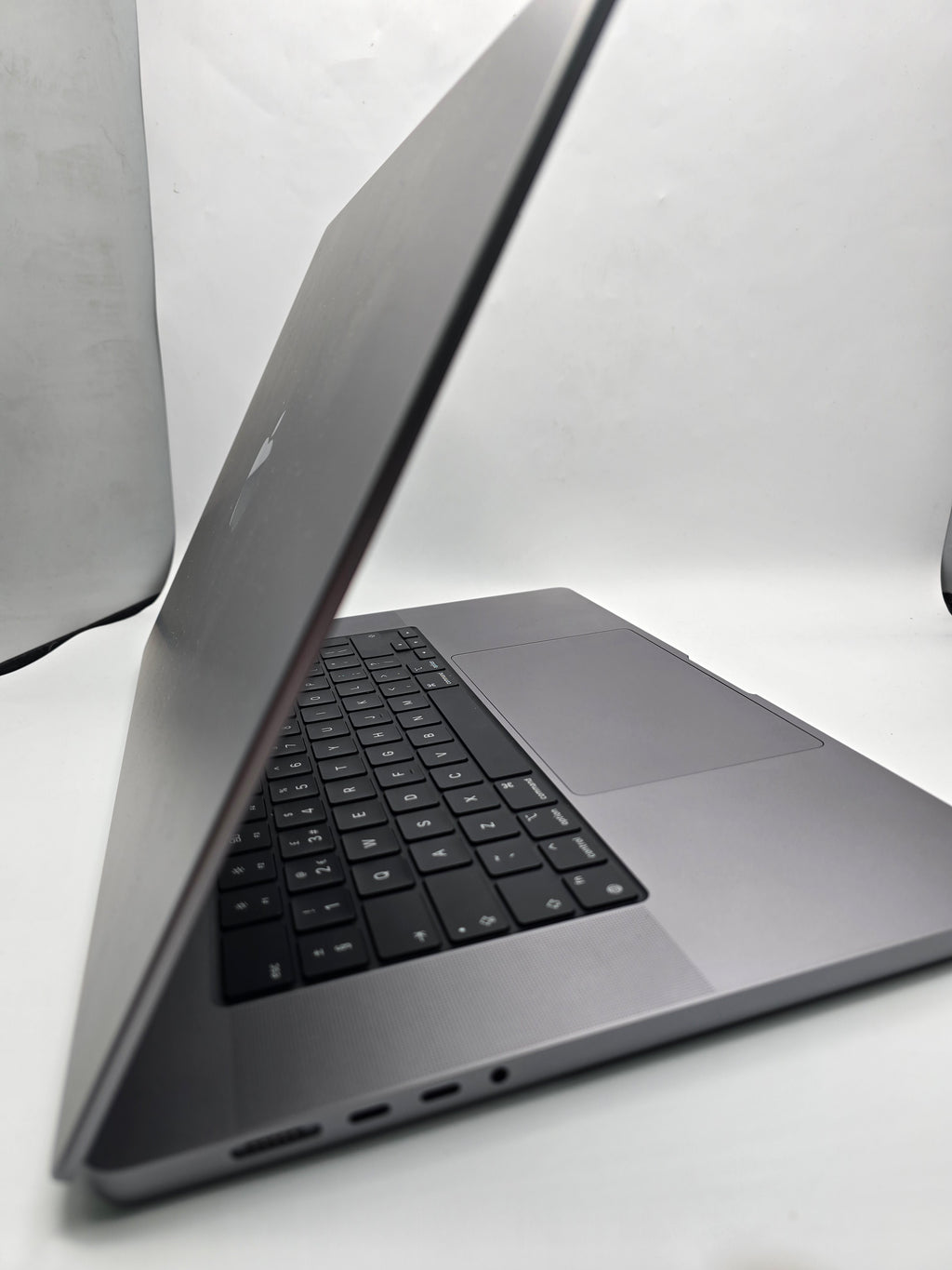 Apple MacBook Pro 16" M1 Pro 512GB Space grey, Grade B