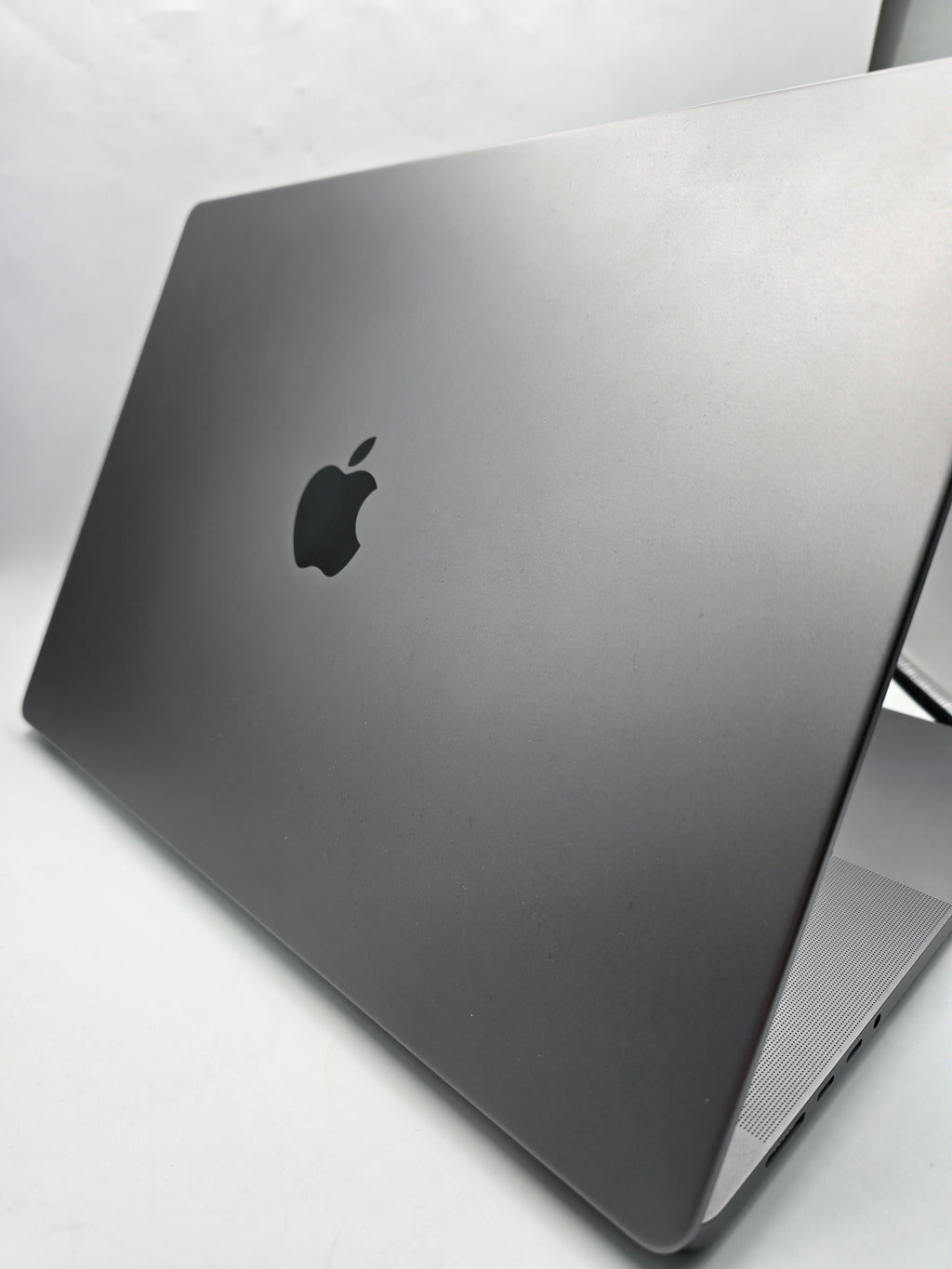 Apple MacBook Pro 16" M1 Pro 512GB Space grey, Grade B