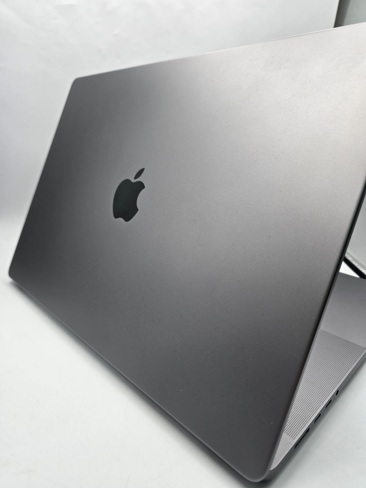Apple MacBook Pro 16" M1 Pro 512GB Space grey, Grade B
