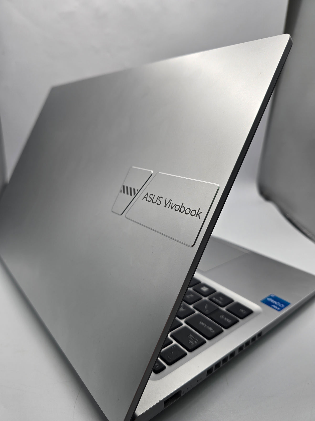 Asus Vivobook 16gb Ram 512Gb ssd 13th Gen core i5 Windows 11 Home Grey, Grade B